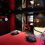 Capsule Secret - Jacuzzi - Netflix & Cinema - Jeux De Couple - Barre De Pole Dance 3*