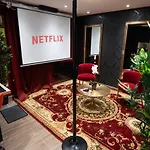 Capsule Secret - Jacuzzi - Netflix & Cinema - Jeux De Couple - Barre De Pole Dance Apart-hotel
