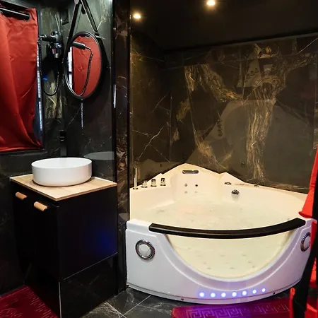Capsule Secret - Jacuzzi - Netflix & Cinema - Jeux De Couple - Barre De Pole Dance 3* فالنسيان