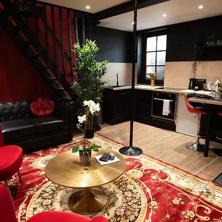 Capsule Secret - Jacuzzi - Netflix & Cinema - Jeux De Couple - Barre De Pole Dance 3* Valenciennes