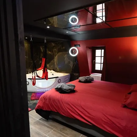 公寓式酒店 Capsule Secret - Jacuzzi - Netflix & Cinema - Jeux De Couple - Barre De Pole Dance 3*