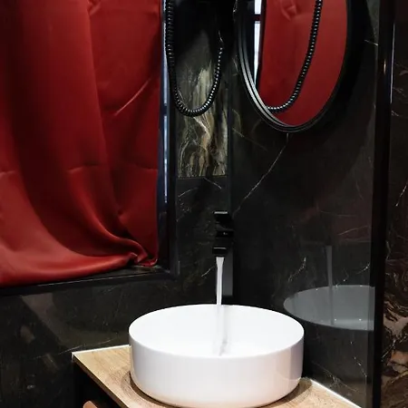 شقة فندقية Capsule Secret - Jacuzzi - Netflix & Cinema - Jeux De Couple - Barre De Pole Dance 3*