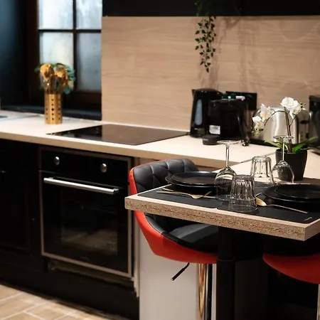 Capsule Secret - Jacuzzi - Netflix & Cinema - Jeux De Couple - Barre De Pole Dance 3* 瓦朗西纳