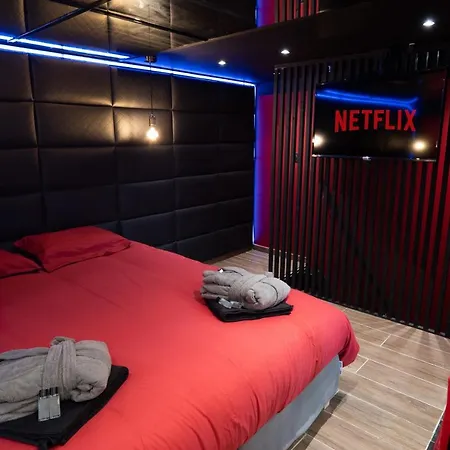 Capsule Secret - Jacuzzi - Netflix & Cinema - Jeux De Couple - Barre De Pole Dance 3*
