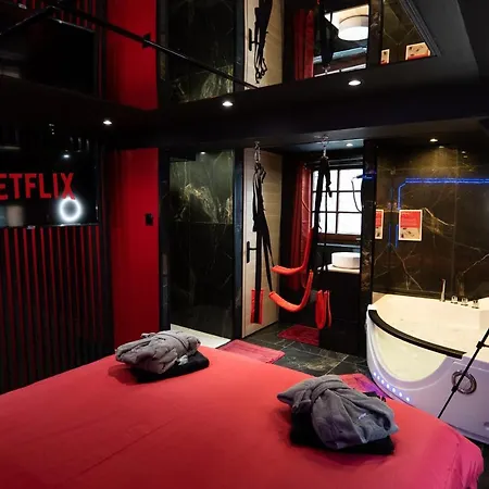 Capsule Secret - Jacuzzi - Netflix & Cinema - Jeux De Couple - Barre De Pole Dance *