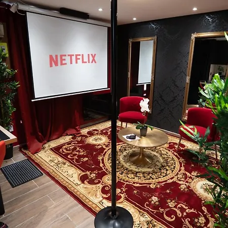 Capsule Secret - Jacuzzi - Netflix & Cinema - Jeux De Couple - Barre De Pole Dance Aparthotel