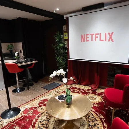 Aparthotel Capsule Secret - Jacuzzi - Netflix & Cinema - Jeux De Couple - Barre De Pole Dance *