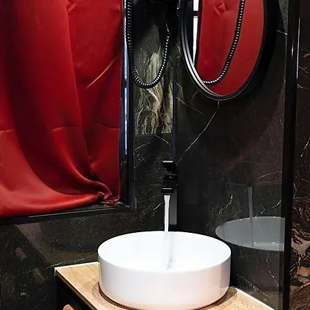 Capsule Secret - Jacuzzi - Netflix & Cinema - Jeux De Couple - Barre De Pole Dance