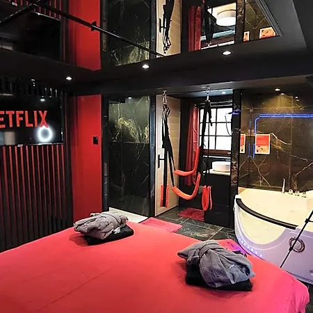 Capsule Secret - Jacuzzi - Netflix & Cinema - Jeux De Couple - Barre De Pole Dance Aparthotel Valenciennes