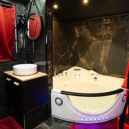 Aparthotel Capsule Secret - Jacuzzi - Netflix & Cinema - Jeux De Couple - Barre De Pole Dance 3*
