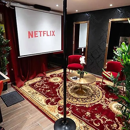 Capsule Secret - Jacuzzi - Netflix & Cinema - Jeux De Couple - Barre De Pole Dance