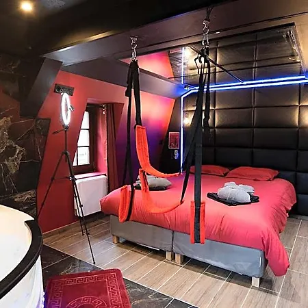 Capsule Secret - Jacuzzi - Netflix & Cinema - Jeux De Couple - Barre De Pole Dance Aparthotel Valenciennes
