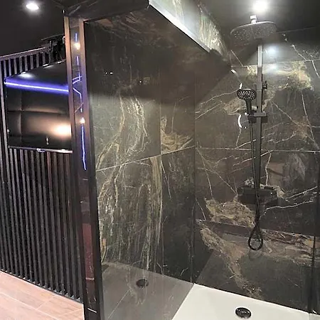 Aparthotel Capsule Secret - Jacuzzi - Netflix & Cinema - Jeux De Couple - Barre De Pole Dance 3*