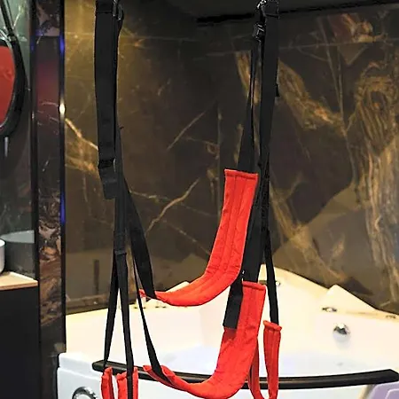 Capsule Secret - Jacuzzi - Netflix & Cinema - Jeux De Couple - Barre De Pole Dance شقة فندقية 3*