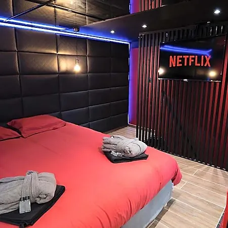 Capsule Secret - Jacuzzi - Netflix & Cinema - Jeux De Couple - Barre De Pole Dance 3*