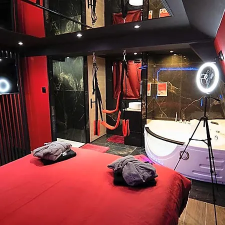 Capsule Secret - Jacuzzi - Netflix & Cinema - Jeux De Couple - Barre De Pole Dance 3*